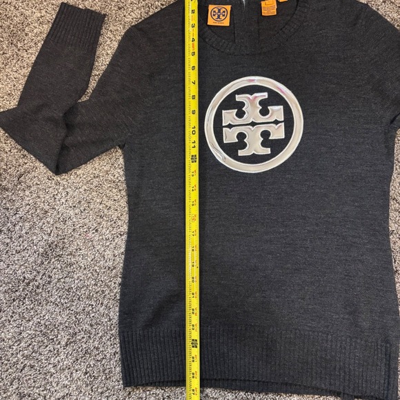 Tory Burch Charcoal Gray 100% Wool Metallic Logo Zip Back Sweater Womens Large - Picture 6 of 7